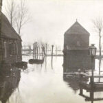Overstroming in 1916. Bron: Collectie prentbriefkaarten van de Provinciale Atlas Noord-Holland, Noord-Hollands archief.