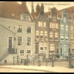 Achtergracht hoek Amstel, ca. 1910 met het Leidsche Veerhuis op nummer 316. Bron: Stadsarchief Amsterdam