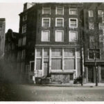 Nieuwezijds Voorburgwal 93-95-97 (nieuwe nummering), ca. 1929. Foto: Stadsarchief Amsterdam.