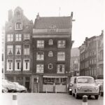 Singel 159 (links) in 1956. Bron: Stadsarchief Amsterdam