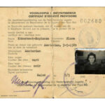 Voorlopig identiteitsbewijs van Flora Kokernoot-Espinoza, verstrekt door de repatriëringsafdeling van de Nederlandse legatie te Stockholm (1945)