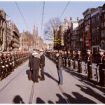 Erewacht van de Koninklijke Marine tijdens huwelijk Prins Willem-Alexander en Máxima Zorreguieta 02-02-2002. Foto: Alberts, Martin Stadsarchief Amsterdam.