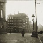 Paleisstraat 21-23 anno 1907 ca. Hoek Nieuwezijds Voorburgwal 149. Foto: Breitner, Stadsarchief Amsterdam.