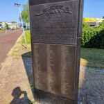 Een van de gedenkplaquettes op monument 'Hollandia Kattenburg' op het IJplein in Amsterdam Noord met hierop (een deel van) de namen, waaronder die van Sophia Schelvis. Ook Rachel Rosenthal-Polak staat vermeld.