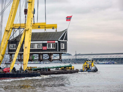 De Amsterdamse vlag wappert: het NACO-huisje is thuis. Foto: Jan Reinier van der Vliet