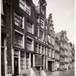 Grote Bickersstraat 35 uiterst rechts - 19 (v.r.n.l.) in 1936. Foto: Stadsarchief Amsterdam