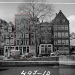 Oude Waal 2 (hier staat nu nieuwbouw) - 8 (ged.) v.r.n.l. Foto: C.P. Schaap (1962), Stadsarchief Amsterdam.