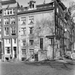 Binnenkant 50 en 51 Kalkmarkt 13 in 1957. Bron RCE.