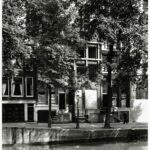 Oudezijds Voorburgwal 5-11 in 1949 (nummer 9 dichtgemetseld). Bron: Stadsarchief Amsterdam
