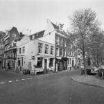 Hoek Leidsegracht 106 en Raamdwarsstraat 9 in 1974. Foto: Gool, H., Rijksdienst voor Cultureel Erfgoed.