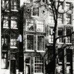 Oudezijds Voorburgwal 7 (helemaal links) -11 in 1934. Bron: Stadsherstel Amsterdam
