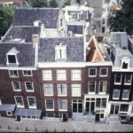 Kerkstraat 321-327 en Reguliersgracht 67-65 vanaf het dak van de Amstelkerk (1994)