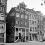 Meijer expediteurs op nummer 19 (oude nummering) d.d. 1957. Foto: Schaap, C.P., Stadsarchief Amsterdam.