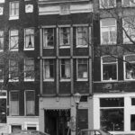 Reguliersgracht 95 in de op en neren in 1984, de klauwstukken van 93 hier nog compleet. Han van Gool, uit Stadsarchief Amsterdam