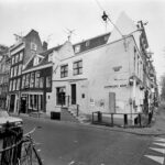 Hoek Prinsengracht 106/Raamdwarsstraat 11 in 1974. Foto: Gool, H., Rijksdienst voor Cultureel Erfgoed.