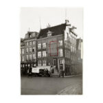 Omstreeks 1928 met tabaksautomaten aan de gevel. Bron: Stadsarchief Amsterdam