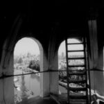 Uitzicht over de Binnenkant (nummer 37 achter de ladder) vanuit de Montelbaanstoren. Han van Gool, Stadsarchief Amsterdam 1995