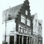 Hoek Spaarnwouder- en Spiegelstraat (1929-'31) met naast het hoekpand ons pand op nummer 76. Foto: J.J. Luyten. Bron: Noord-Hollands Archief