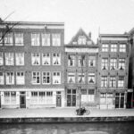 Bloemgracht 131 (ged.) - 169 (ged.) met rechts de ingang van de Dubbele gang. Stadsarchief Amsterdam