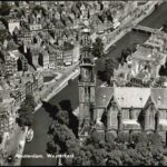 Luchtopname van Westerkerk met daarachter Bloemgracht 4