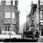 Kijkende in de Bethaniënstraat . Foto: Arsath Ro'is, J.M. (1968), Stadsarchief Amsterdam.