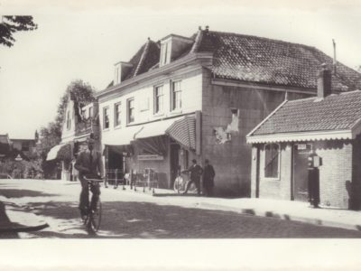 Het dorp Sloten met politiebureau (1939). Foto: Werkgroep Dorpsraad Sloten.