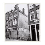 Het pand voor restauratie. Foto: Roël, Ino (1988), Stadsarchief Amsterdam.