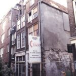 Bethaniënstraat 3 (gekraakt) en 5, nummer 7 een leeg erf in 1998.