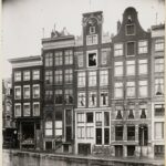 Herengracht 245-253 (ged.) (v.l.n.r.), ca. 1940. Links Gasthuismolensteeg. Foto Martelhoff, J.H. (1876-1959). Bron Stadsarchief Amsterdam