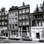 Nummer 21 (2e van rechts, oude nummering) in 1968. Foto: Arsath Ro'is, J.M., Stadsarchief Amsterdam.