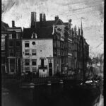 Kalkmarkt 1 tm 13 (v.r.n.l.) in 1863 gezien vanuit de Montelbaanstoren (niveau 1). Foto: Jacob Olie, Stadsarchief Amsterdam.