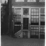 Stromarkt 17 met wit geverfde zalm, ongedateerd (vroege 20e eeuw). Foto: Stadsarchief Amsterdam.