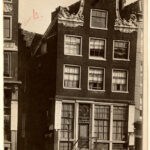 Stromarkt 37 met het kantoor van NV Duport's IJzer en Staalindustrie, circa 1920, inmiddels zonder zalm. Foto: Stadsarchief Amsterdam.