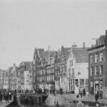 Krom Boomssloot met rechts Korte Keizersstraat anno 1946.