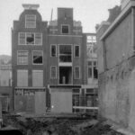 Het huis nog op de oude plek. Foto: Han van Gool (1994).