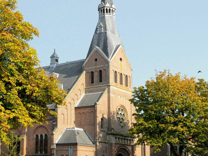 De van Houtenkerk oftewel het Chcocoladekerkje.Oudegracht 69 te Weesp. Foto: Ernest Annyas.