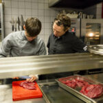 Werk in de keuken van opleidingsrestaurant de Kloosterkeuken. Foto: Kloosterkeuken, Adam van Noort fotografie.