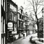 Verval rond het Oudekerksplein anno 1976. Foto: Arsath Ro'is, J.M, Stadsarchief Amsterdam.