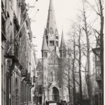 Vondelkerk met links het entreegebouw in 1935. Foto: Polygoon via Stadsarchief Amsterdam.