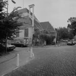 Amstelkerk met stookhuis en (lege) klokkenstoel in 1987. Foto: Gool, Han van, Stadsarchief Amsterdam.