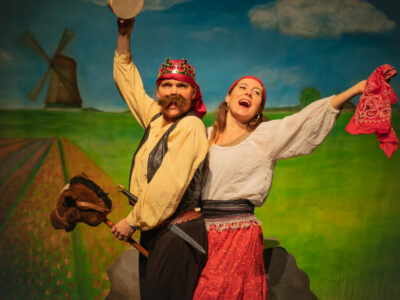 't Zonnehuis op z'n kop: Het meisje huilend op een steen (3+) van Het Kleine Theater